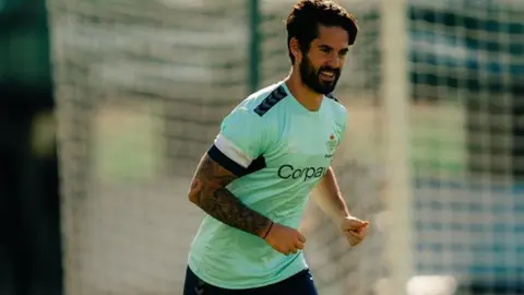 Isco Alarcón, nuevo compañero de Andrés Guardado en el Real Betis