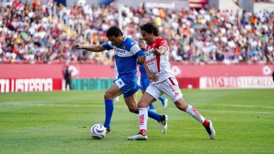Leyendas del Necaxa caen ante estrellas del futbol mundial, en medio de la fiesta en el Victoria