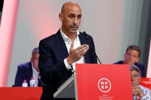 Madre de Luis Rubiales entra en huelga tras las críticas hacia su hijo por besar a Jenni Hermoso