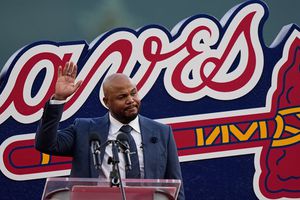 MLB: Braves posterga clasificación al caer ante Pirates en homenaje a Andruw Jones