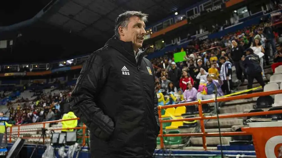 Crisis de Cruz Azul tiene que ver con inexperiencia de la directiva, opinó Robert Dante Siboldi