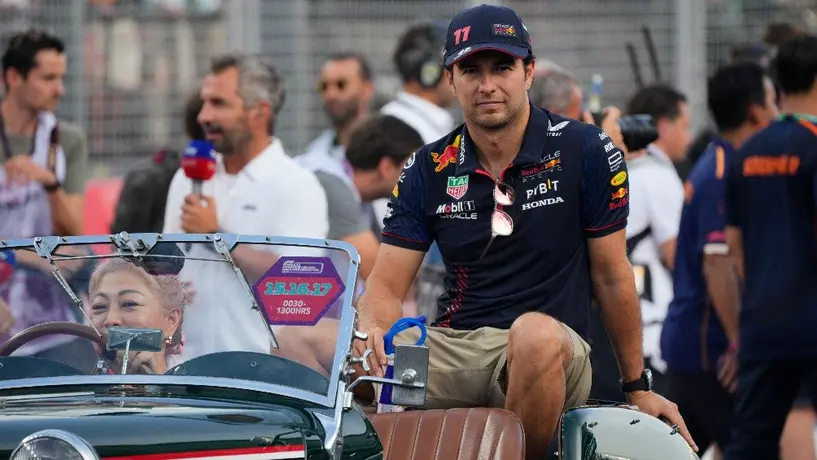 Checo Pérez termina octavo en el GP de Singapur; Carlos Sainz gana la carrera