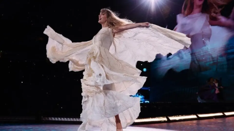 ¡Emotivo obsequio! Taylor Swift le regaló su sombrero a una niña durante su concierto en la CDMX