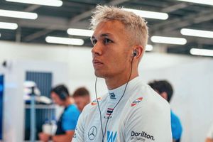 Alex Albon explota contra 'Checo': 'No está enseñando nada a los pilotos'