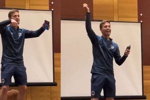 Sergio Canales muestra sus dotes como bailarín al ritmo de Rosalía