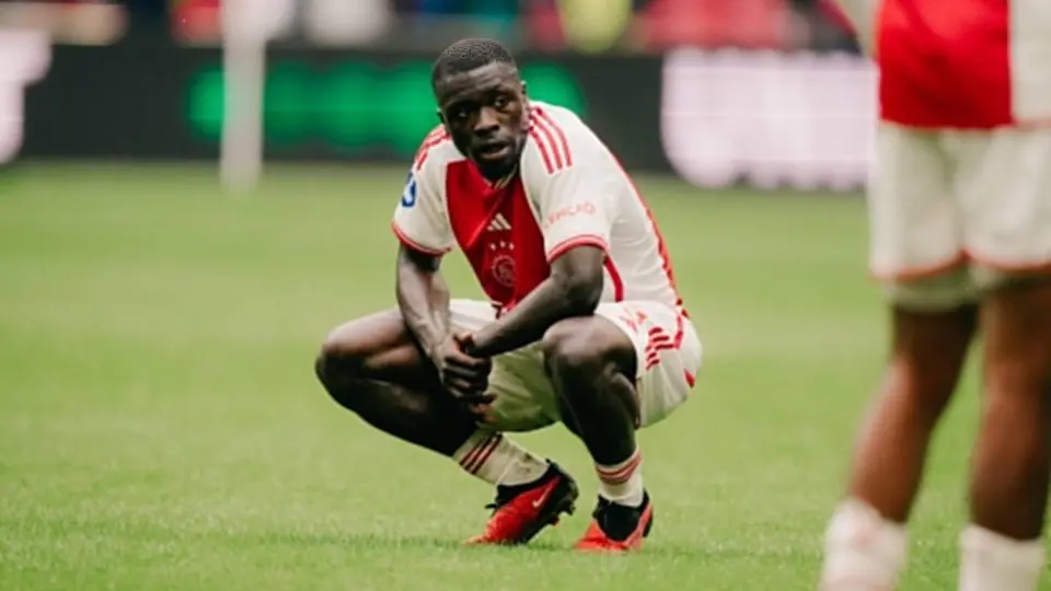 Ajax cae en casa ante AZ Alkmaar y se acerca a puestos de descenso en la Eredivisie