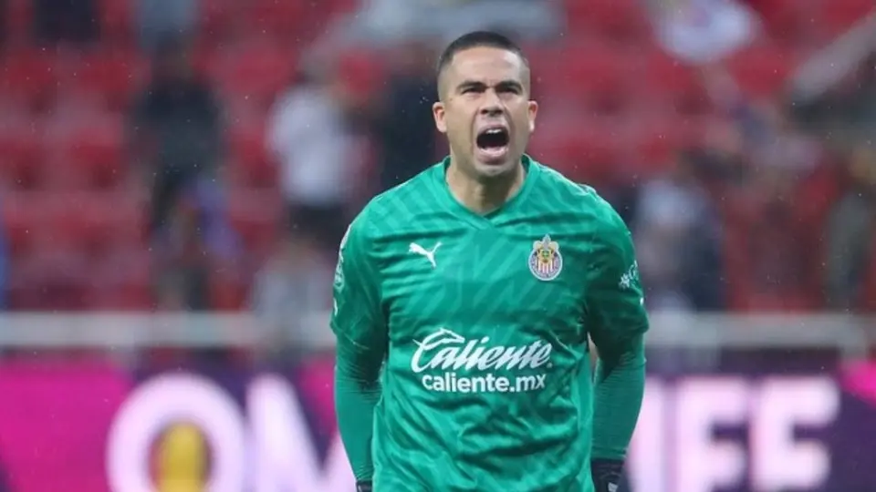 Afición de Chivas pide salida de Miguel Jiménez; "Fuera Wacho"