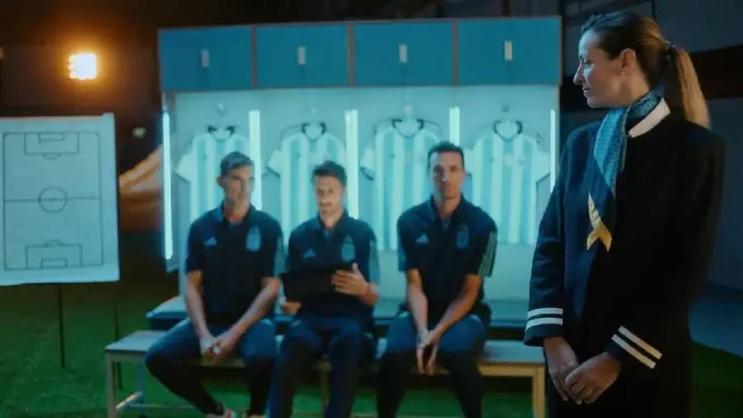 Lionel Scaloni y su cuerpo técnico protagonizan video de seguridad en Aerolíneas Argentinas