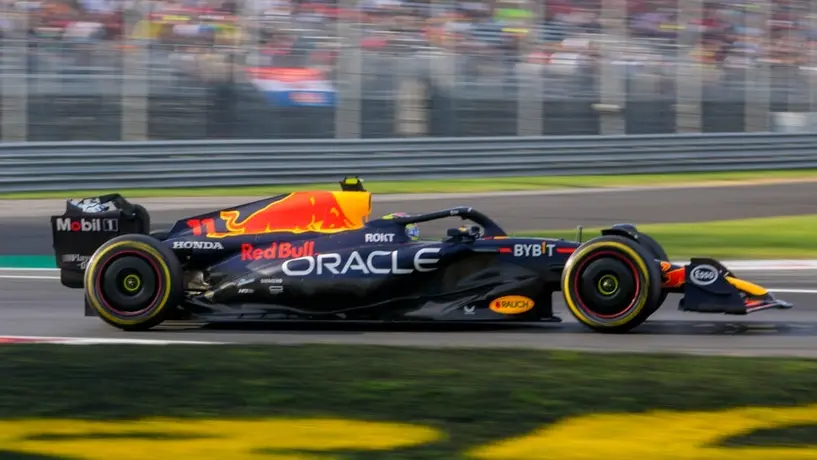Sergio Pérez se va contra el muro en la Práctica 2 del Gran Premio de Monza