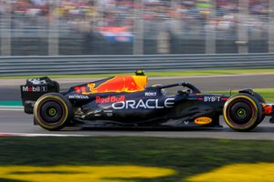 Sergio Pérez se va contra el muro en la Práctica 2 del Gran Premio de Monza