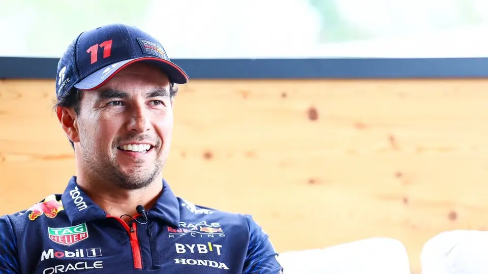 Checo Pérez brilla en el Gran Premio de Italia y la prensa internacional lo celebra