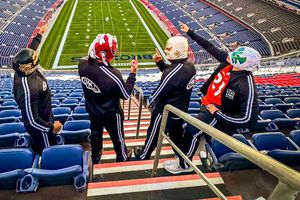 CMLL presume apoyo a Broncos en el Empower Field