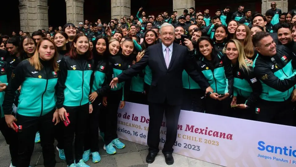AMLO felicita a atletas mexicanos tras histórica actuación en Juegos Panamericanos