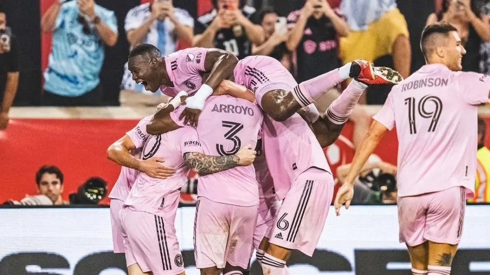 ¡Se estrena! Lionel Messi mete una joya de gol en su primer juego de MLS