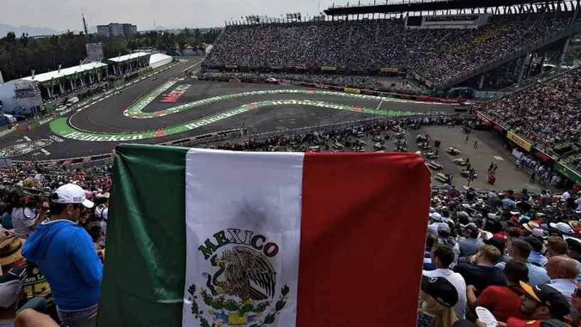 GP de México: Personal de Iztacalco decomisa mercancía a ambulantes a las afueras del Autódromo