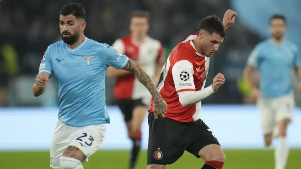 "Se vale fallar", el mensaje de 'Santi' Giménez tras perder con la Lazio
