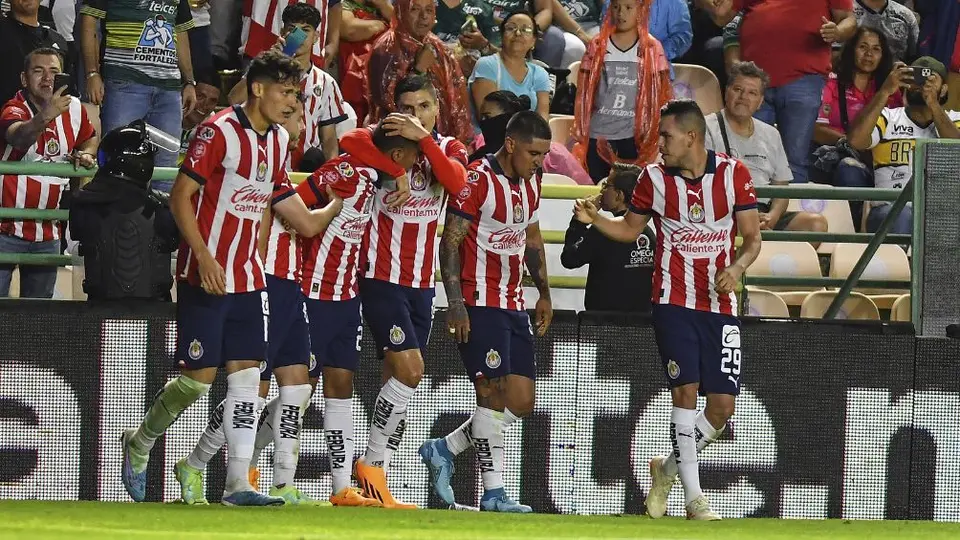 Chivas vence a León y debuta con victoria en el Apertura 2023