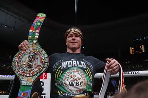 ¿Por qué no? Saúl Álvarez abre la posibilidad de subirse al ring contra David Benavidez