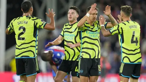 Arsenal, con 10 hombres, vence a Crystal Palace en Premier League