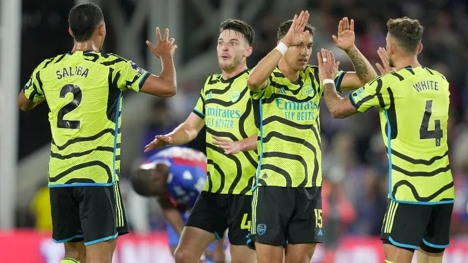 Arsenal, con 10 hombres, vence a Crystal Palace en Premier League