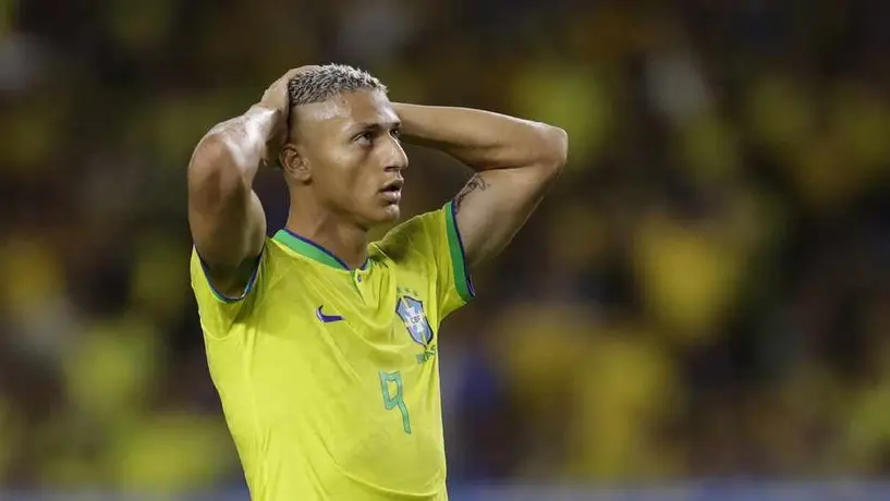 Richarlison terminó en lágrimas tras salir de cambio en el partido de Brasil