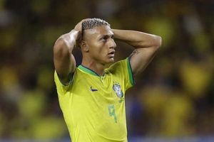 Richarlison terminó en lágrimas tras salir de cambio en el partido de Brasil