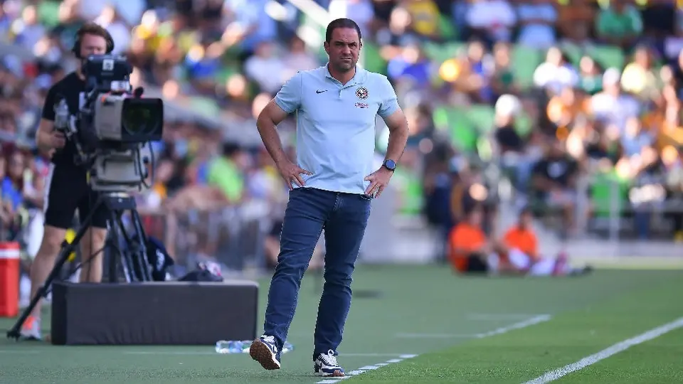 André Jardine, pese a estar recién operado, acude a entrenamiento del América previo al Clásico Nacional