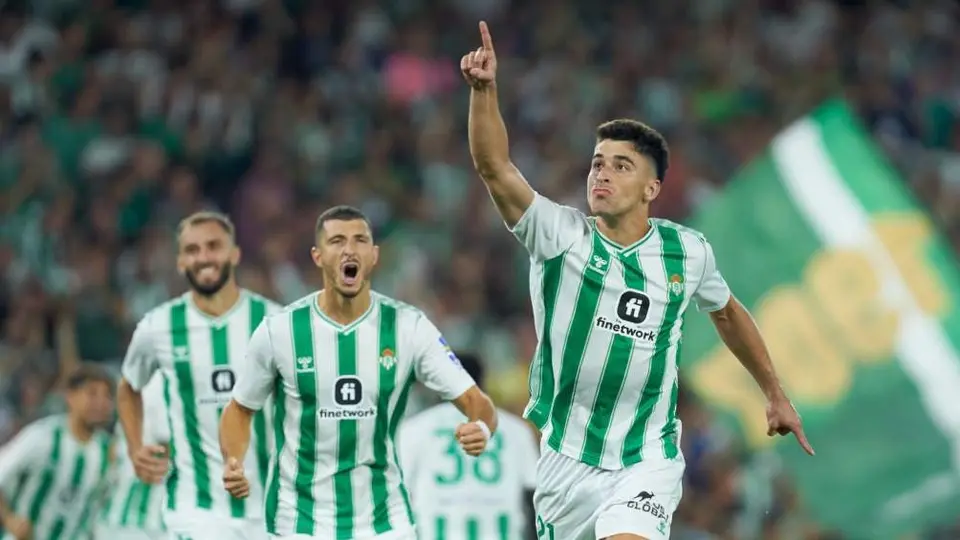 Sin Andrés Guardado, el Real Betis se impuso con autoridad ante el Valencia