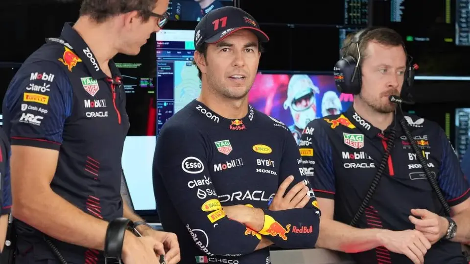 Checo Pérez regresó a la pista de Suzuka para cumplir la penalización y evitarla en Qatar