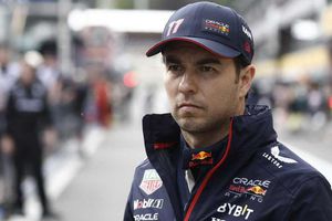 ¡Por eso quedó fuera! Así quedó el coche de Checo Pérez tras el golpe de Hamilton