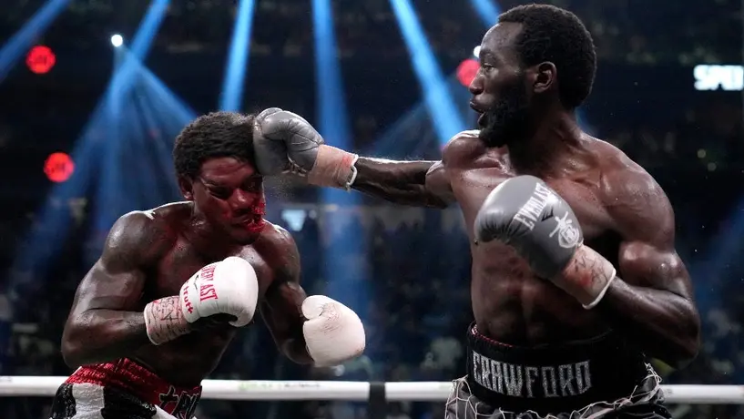 Terence Crawford unifica división de peso welter tras KO técnico sobre Errol Spence
