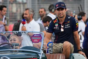 Checo Pérez: Prensa internacional califica de 'torpe' la actuación del mexicano en el GP de Singapur