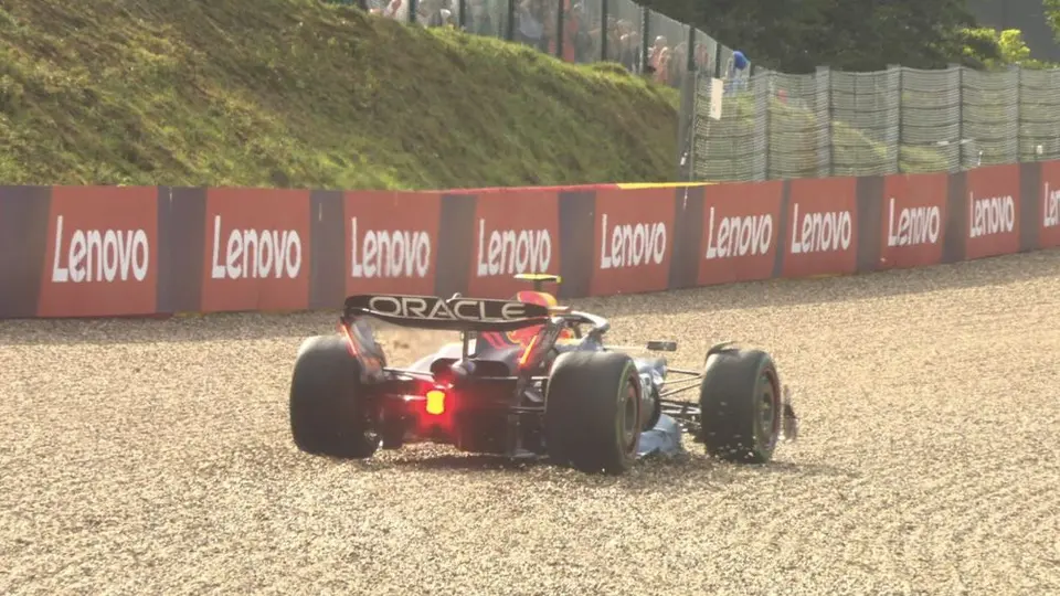 Checo Pérez tras abandonar el sprint en Bélgica: "Se arruinó nuestra carrera"