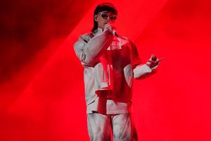 ¡'The Joker' es fan de Peso Pluma! Joaquin Phoenix fue captado disfrutando del concierto de 'PP'