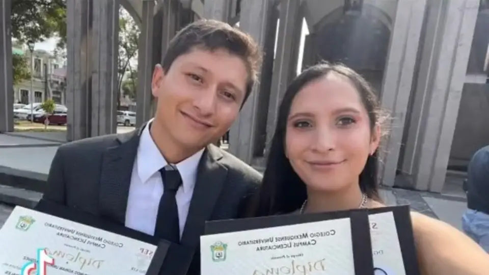 ¡Imperdible! Ingenieros recién titulados se ganan la vida trabajando en semáforos