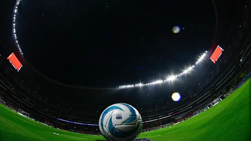 Presunto ladrón recibe golpiza en el Estadio Azteca previo al América vs Chivas