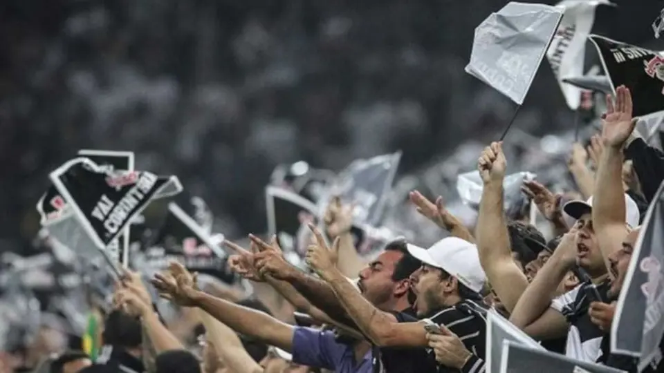 Mueren 7 aficionados de Corinthians tras accidente de autobús; decenas más lesionados