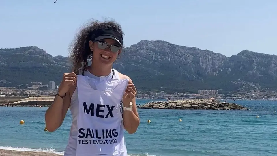 La mexicana Mariana Aguilar obtiene plaza para París 2024 en la disciplina de Vela