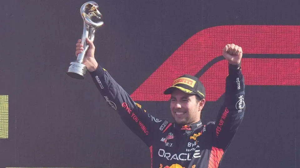 Checo Pérez tras los combates que tuvo con Leclerc y Sainz: 'Fue una gran batalla'