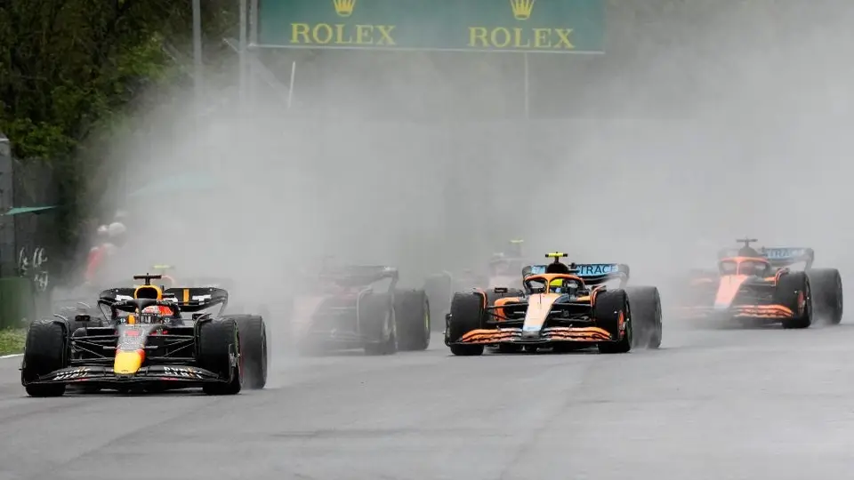 Zak Brown, CEO de McLaren, se lanza contra 'Checo' Pérez y Red Bull