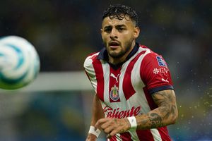 ¿Alexis, un estorbo? Álvaro Morales arremete contra Vega y señala que Chivas está mejor sin él