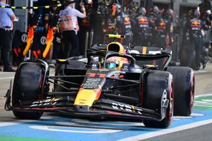 Nico Rosberg aconseja a 'Checo' Pérez: "Deja de mirar las redes sociales"