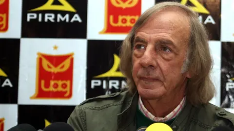 César Luis Menotti se encuentra hospitalizado y delicado de salud en Argentina