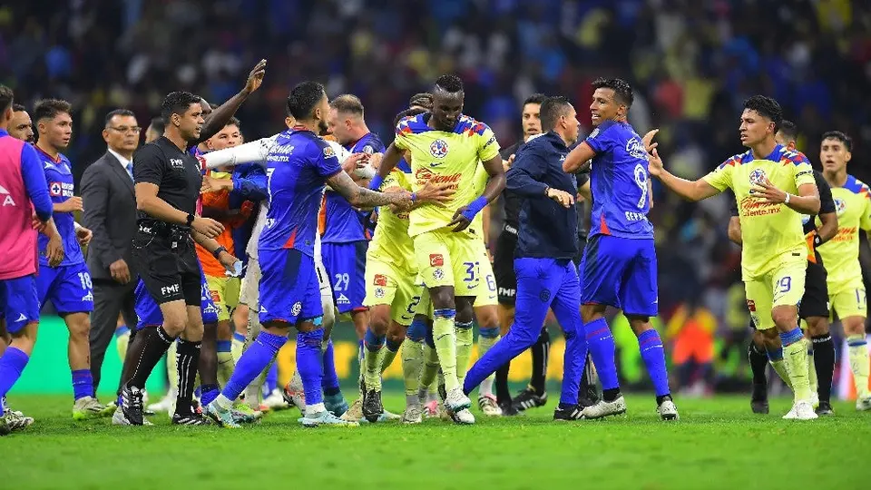 ¡Se calentaron los ánimos! Cruz Azul vs América termina en gran altercado