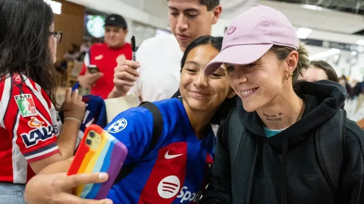 Alexia Putellas, Campeona del Mundo con España, llega a México; también llegó Mapi León