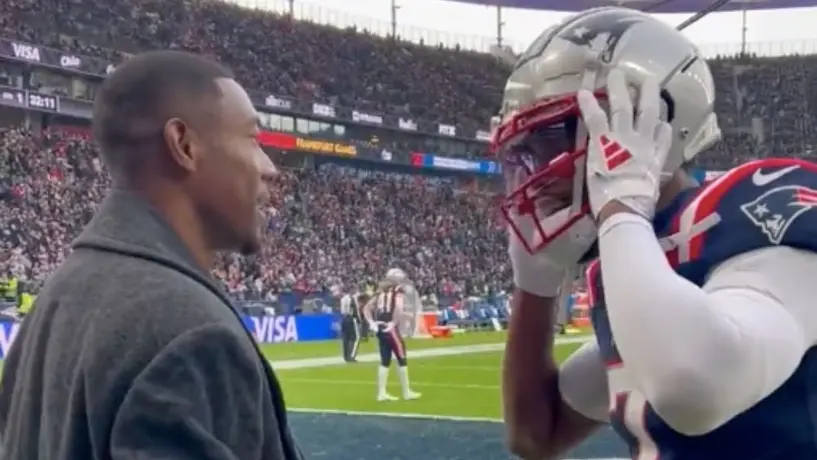 Ju-Ju Smith Schuster saluda a David Alaba previo al Pats vs Colts