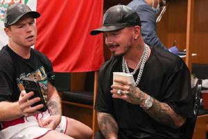 J Balvin reveló haber peleado contra Canelo Álvarez
