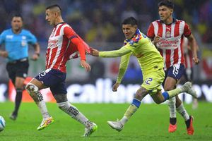 'Piojo' Alvarado presumió sus botines de Rayo McQueen pintados a mano