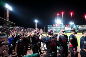 Algodoneros aplasta en casa a Pericos y pone 2-0 la Serie del Rey