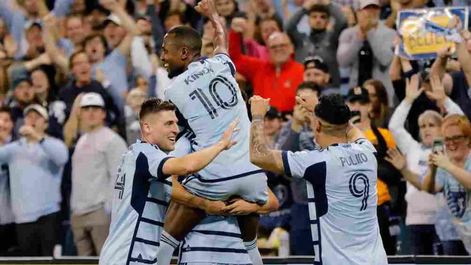 Alan Pulido dio asistencia en triunfo del Sporting Kansas City ante St. Louis en Playoffs